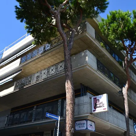 Mono Rosburgo 1 روزيتو ديلي أبروتسي