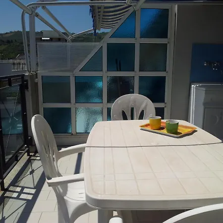 Mono Rosburgo 1 * روزيتو ديلي أبروتسي