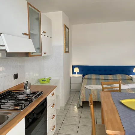 Mono Rosburgo 1 روزيتو ديلي أبروتسي